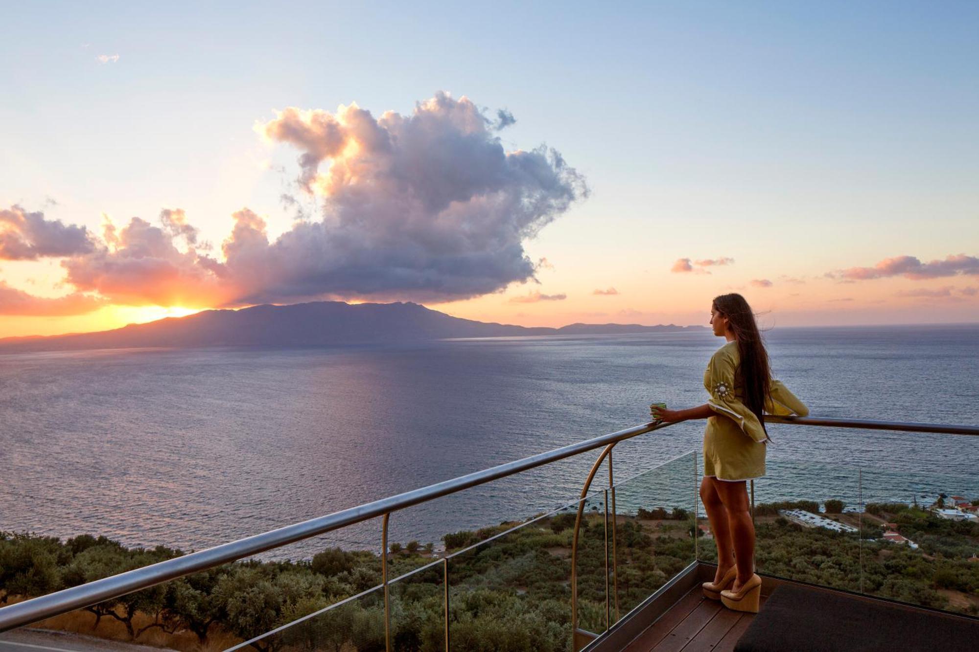 Beachfront Ravdoucha Epavlis Eleni Villa - Pool, Hot Tub, Gym, Sauna, Private Parking, Wifi Chania  ภายนอก รูปภาพ