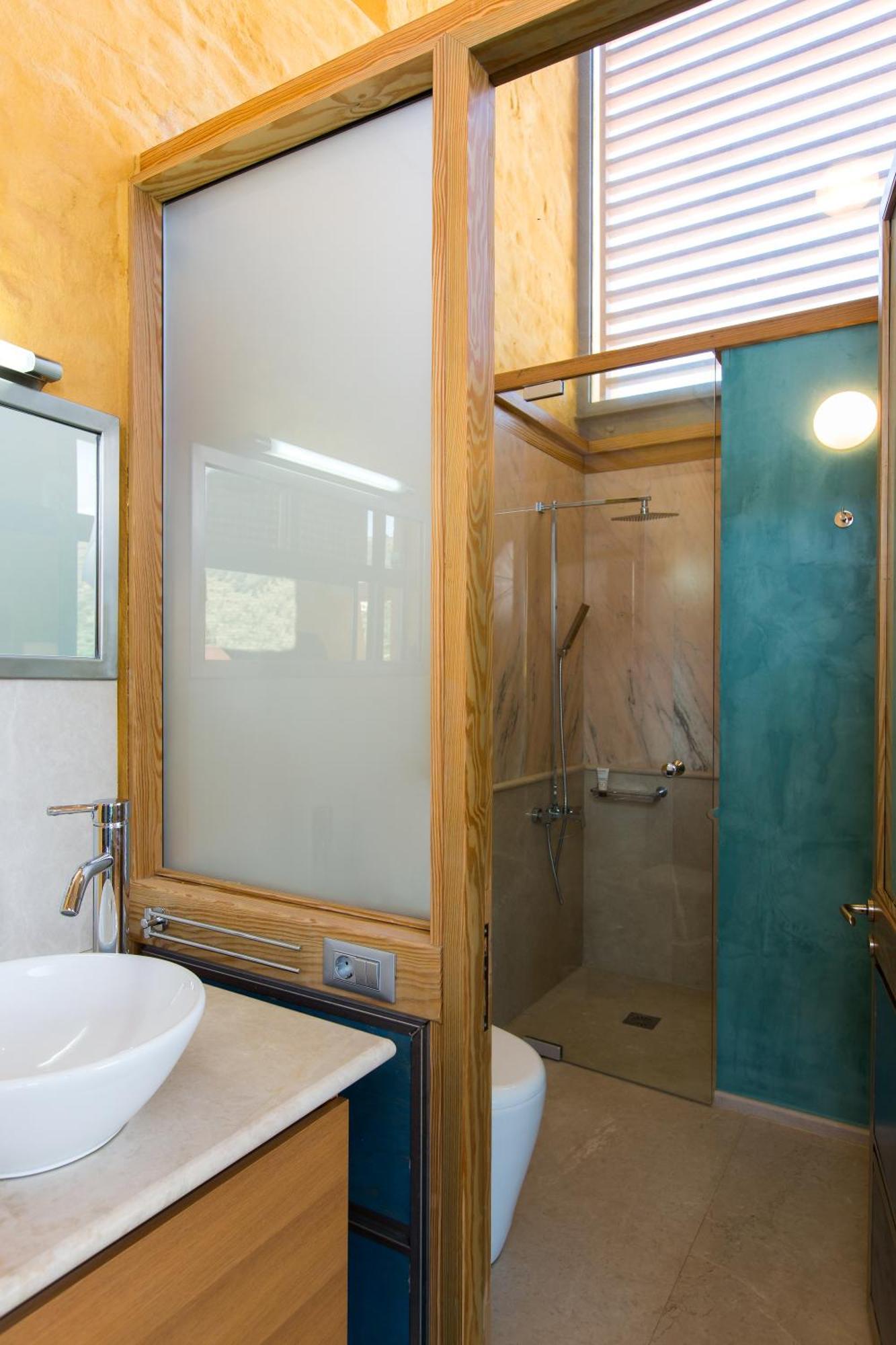 Beachfront Ravdoucha Epavlis Eleni Villa - Pool, Hot Tub, Gym, Sauna, Private Parking, Wifi Chania  ภายนอก รูปภาพ