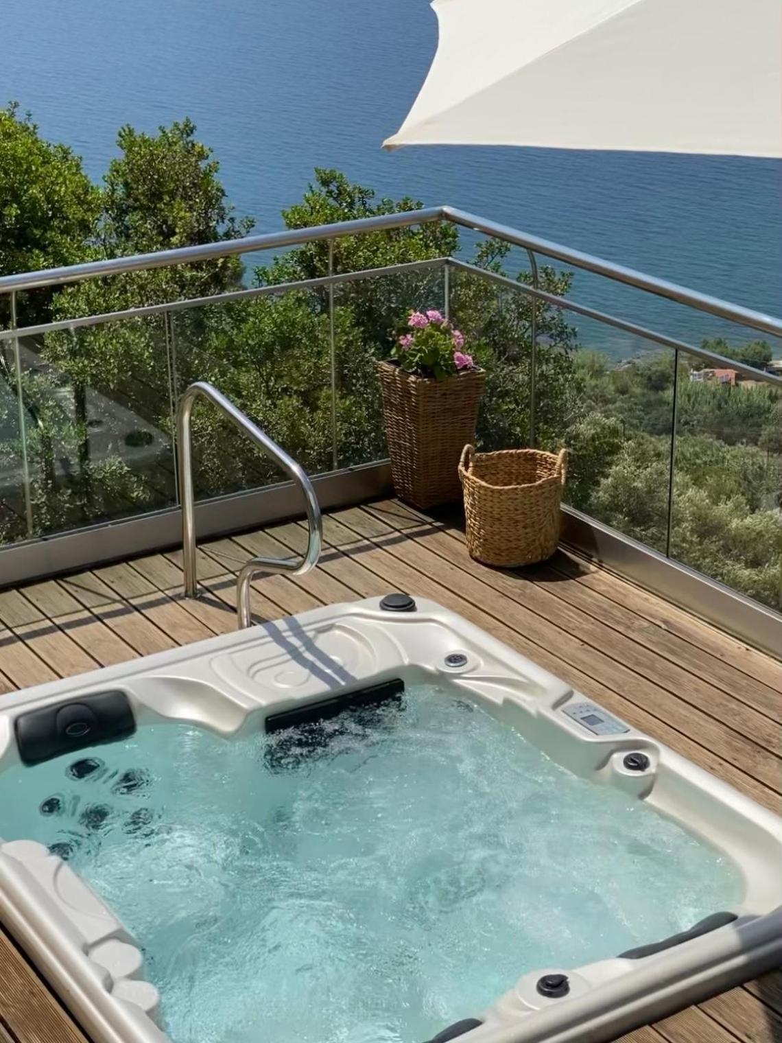 Beachfront Ravdoucha Epavlis Eleni Villa - Pool, Hot Tub, Gym, Sauna, Private Parking, Wifi Chania  ภายนอก รูปภาพ