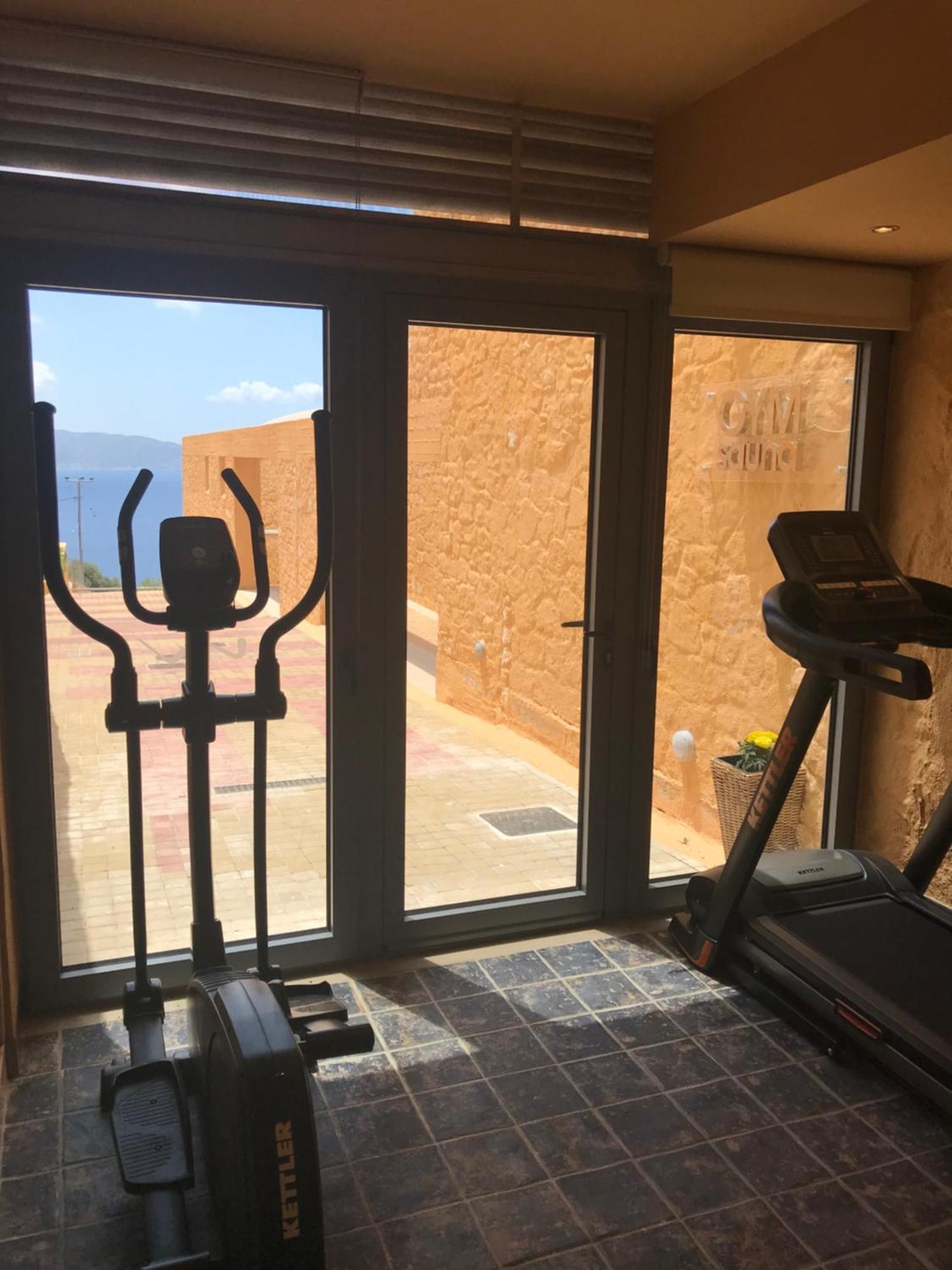 Beachfront Ravdoucha Epavlis Eleni Villa - Pool, Hot Tub, Gym, Sauna, Private Parking, Wifi Chania  ภายนอก รูปภาพ