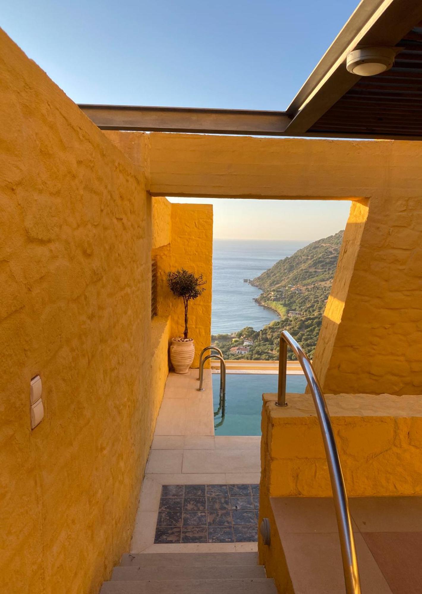 Beachfront Ravdoucha Epavlis Eleni Villa - Pool, Hot Tub, Gym, Sauna, Private Parking, Wifi Chania  ภายนอก รูปภาพ