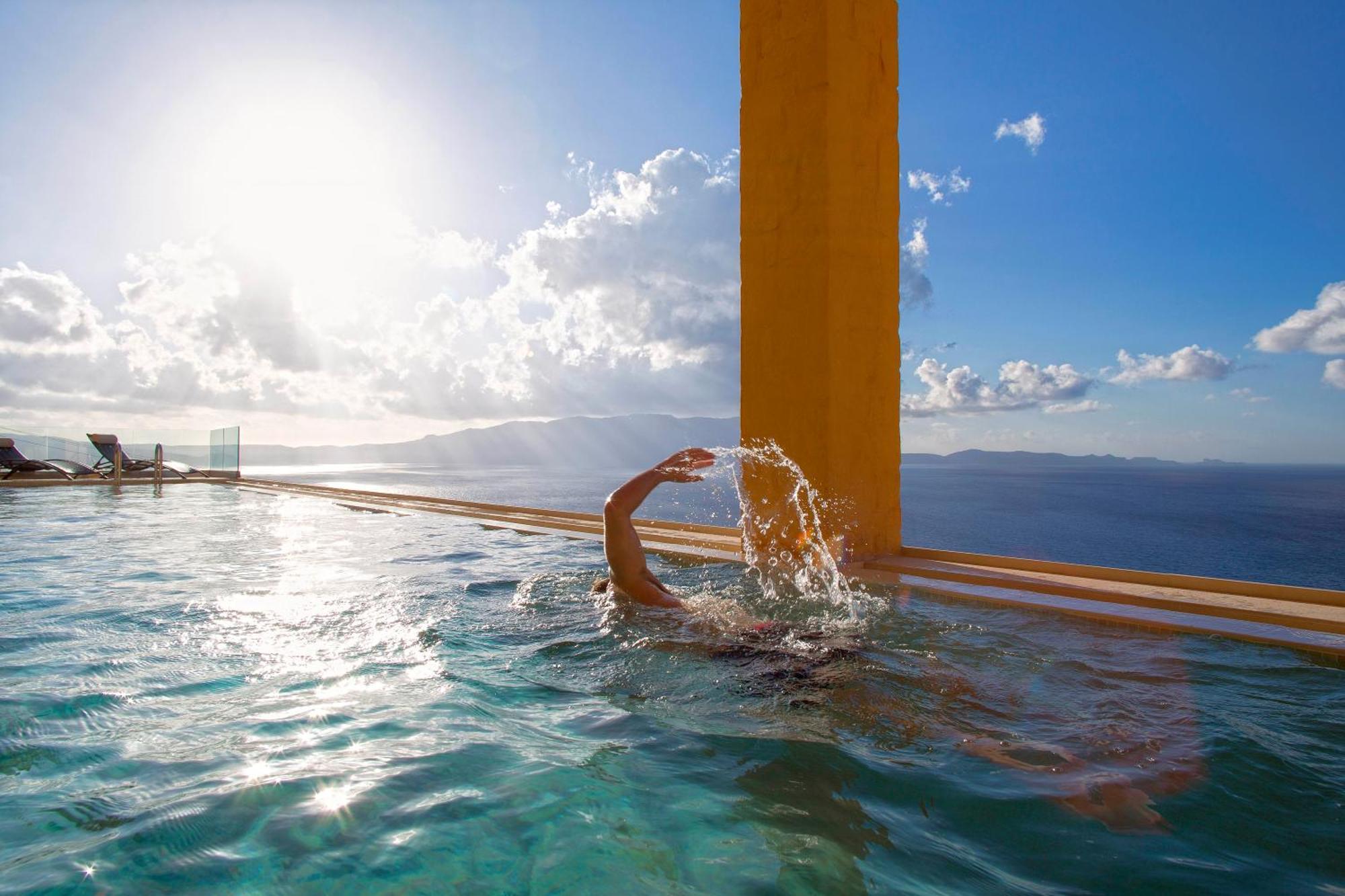Beachfront Ravdoucha Epavlis Eleni Villa - Pool, Hot Tub, Gym, Sauna, Private Parking, Wifi Chania  ภายนอก รูปภาพ